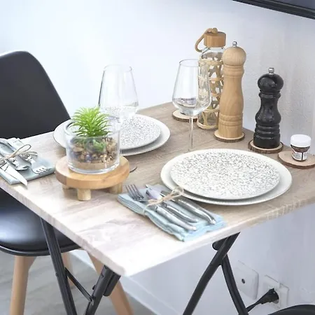 L'authentique *studio *parking Prive* *wifi*calme Apartment